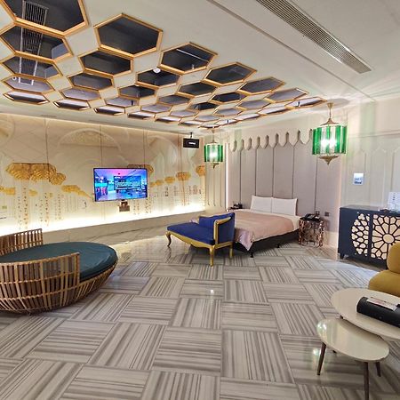 Icolour Villa Motel Тайчжун Экстерьер фото