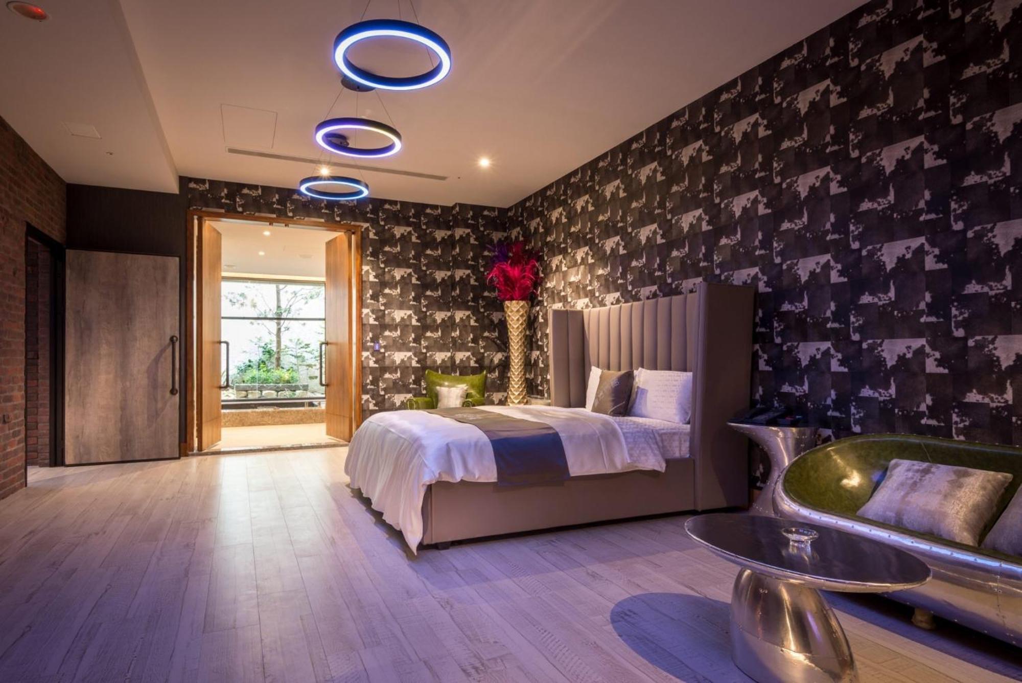 Icolour Villa Motel Тайчжун Экстерьер фото