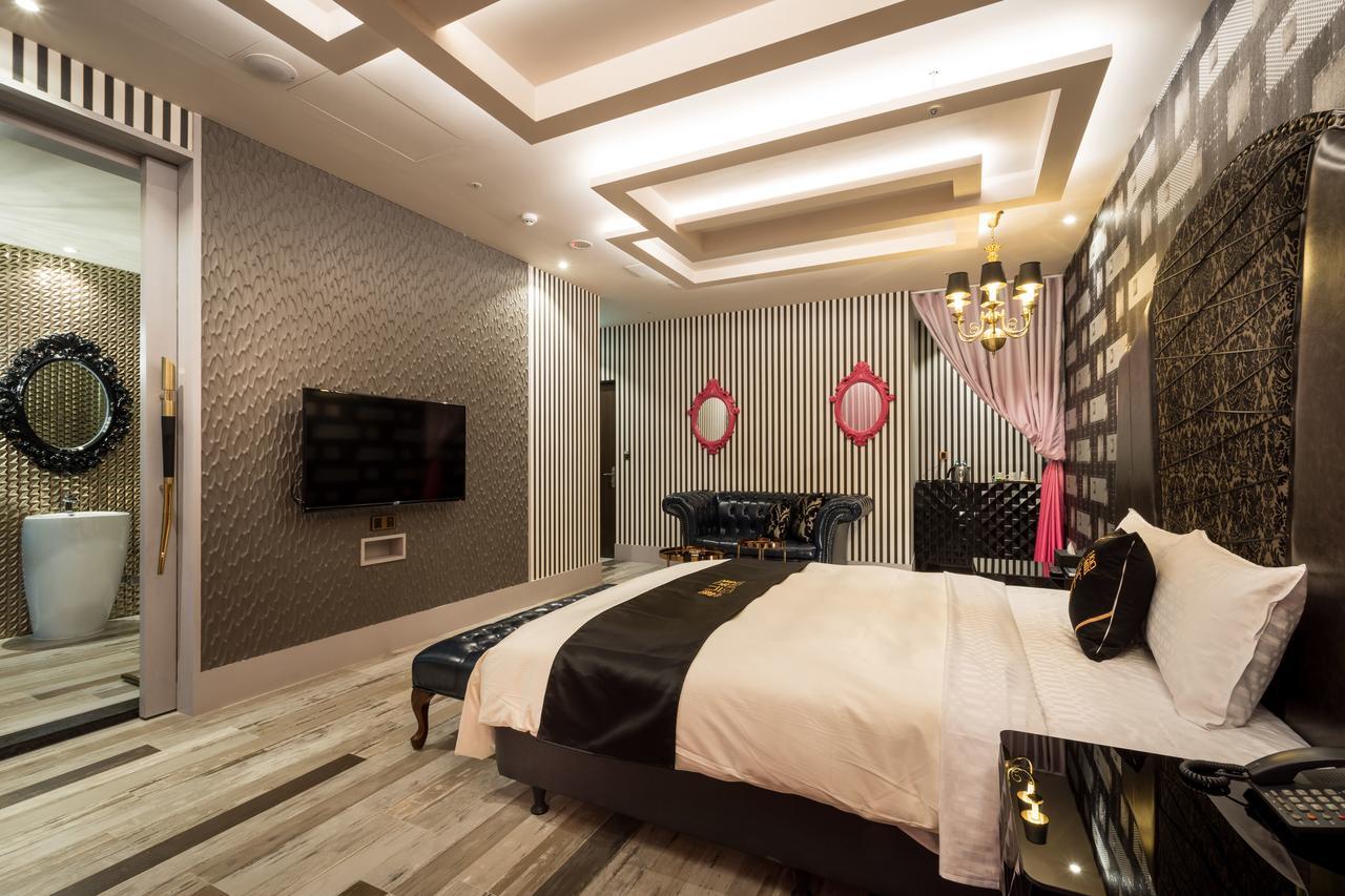 Icolour Villa Motel Тайчжун Экстерьер фото